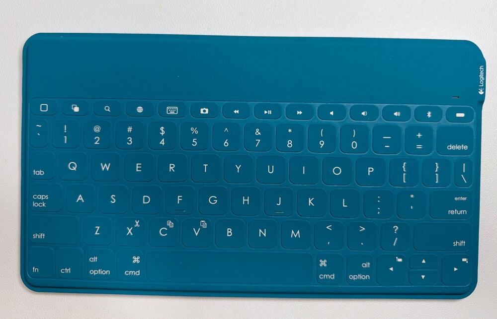 Logitech "Keys-To-Go" Bluetooth Wireless Keyboard 820-006975 Y-R0052 Blue